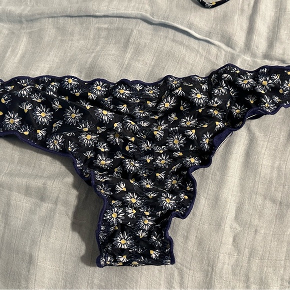 Bikini Set - Picture 4 of 4